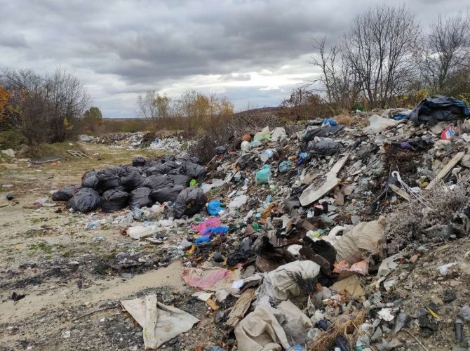 Біля Львова виявили великі стихійні сміттєзвалища. Фото