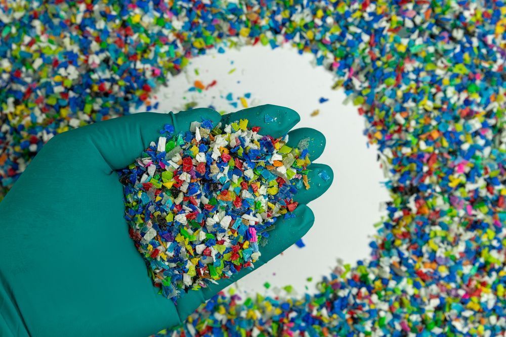 Photo – Scientists tell which color plastic is more dangerous for people and the environment