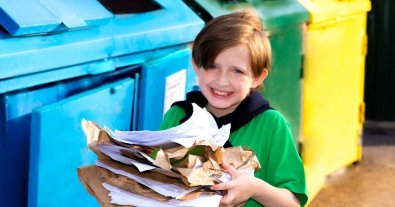 Фото – 8-летний Назар из Луганщины призывает всех убирать мусор и не использовать пластиковые пакеты. Видео