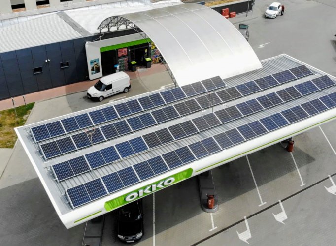 За год “ОККО” установило солнечные электростанции на 50 заправках