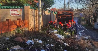 Фото – В Одессе снова убрали стихийные свалки в элитном районе (фото)