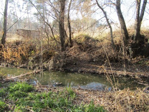 На Київщині забруднили річку Стугну пічними матеріалами (фото)