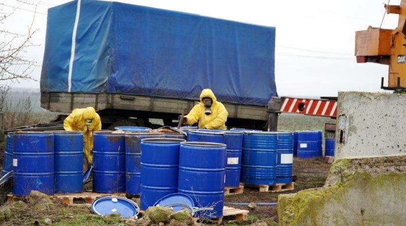 На Одещині ліквідують тонни безхазяйних пестицидів: як проходять роботи (фото)