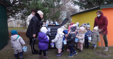 Фото – В детских садах и школах Луцка детей учат сортировать и компостировать отходы. Видео
