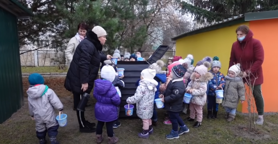 У дитсадках і школах Луцька дітей навчають сортувати й компостувати відходи. Відео