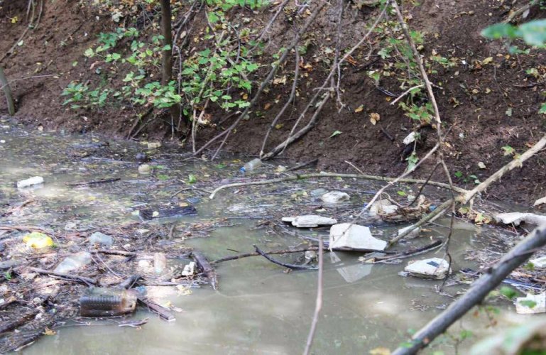 У Житомирі в річку Руданку місцеві скидали неочищені побутові стоки
