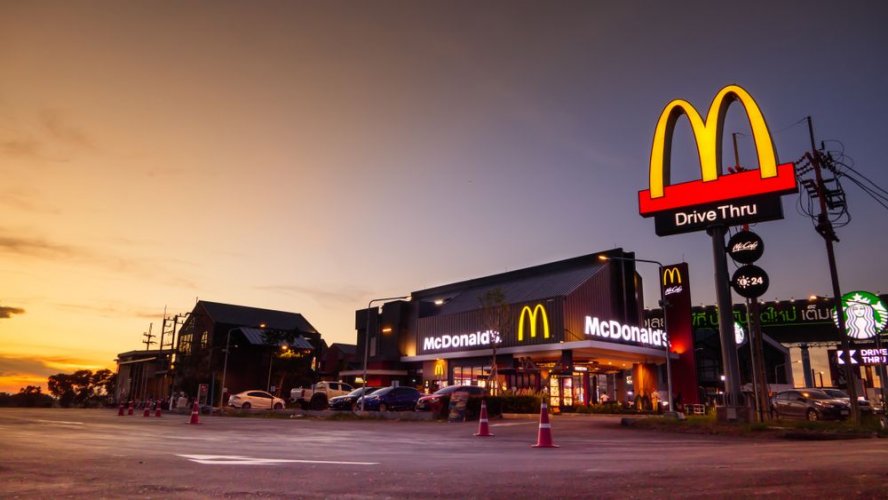 В Британии McDonald's открыл первый ресторан с нулевыми выбросами