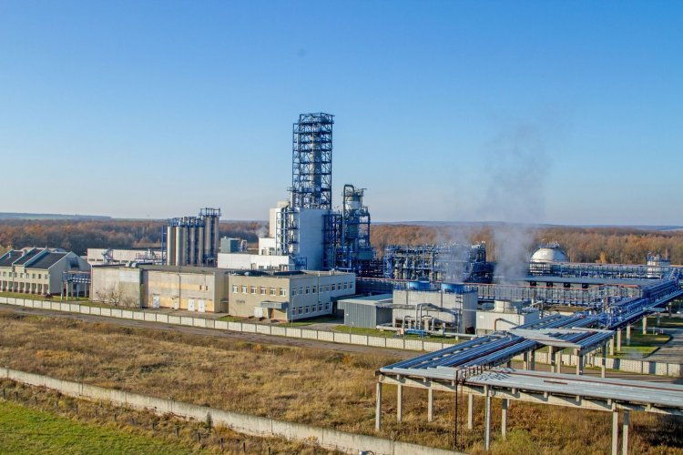 В Калуше на химическом заводе вспыхнул пожар: огонь тушили полсотни спасателей