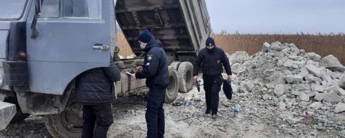В Херсоне в плавни свозят строительный мусор: виновнику грозит 850 грн штрафа