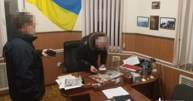 Фото – В Николаевской области попался полицейский, который "крышевал" незаконные рубки деревьев