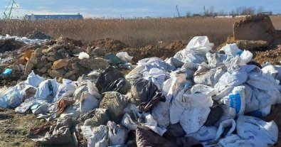 Фото – Берег Днепра в Херсоне превратили в свалку строительного мусора. Фото и видео