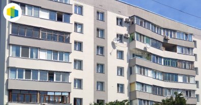 Фото – У Черкасах коштом держави модернізували 35-річну багатоповерхівку. Фото до і після