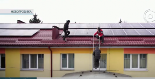 В Донецкой области на крыше детского сада установили солнечные панели. Видео
