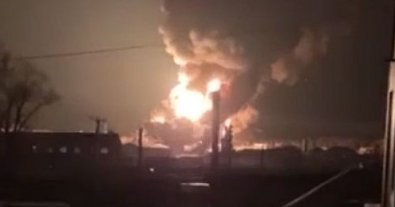 Фото – Под Васильковом вражеская ракета попала в нефтебазу: что известно. Фото и видео