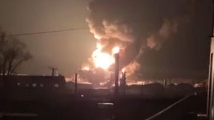 Под Васильковом вражеская ракета попала в нефтебазу: что известно. Фото и видео