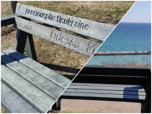 В Одессе пластик, который не перерабатывается, превратили в скамью для отдыха. Фото