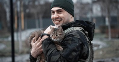 Фото – Фірсов поділився зворушливою історією про повернення кота з Бучі господарям. Фото