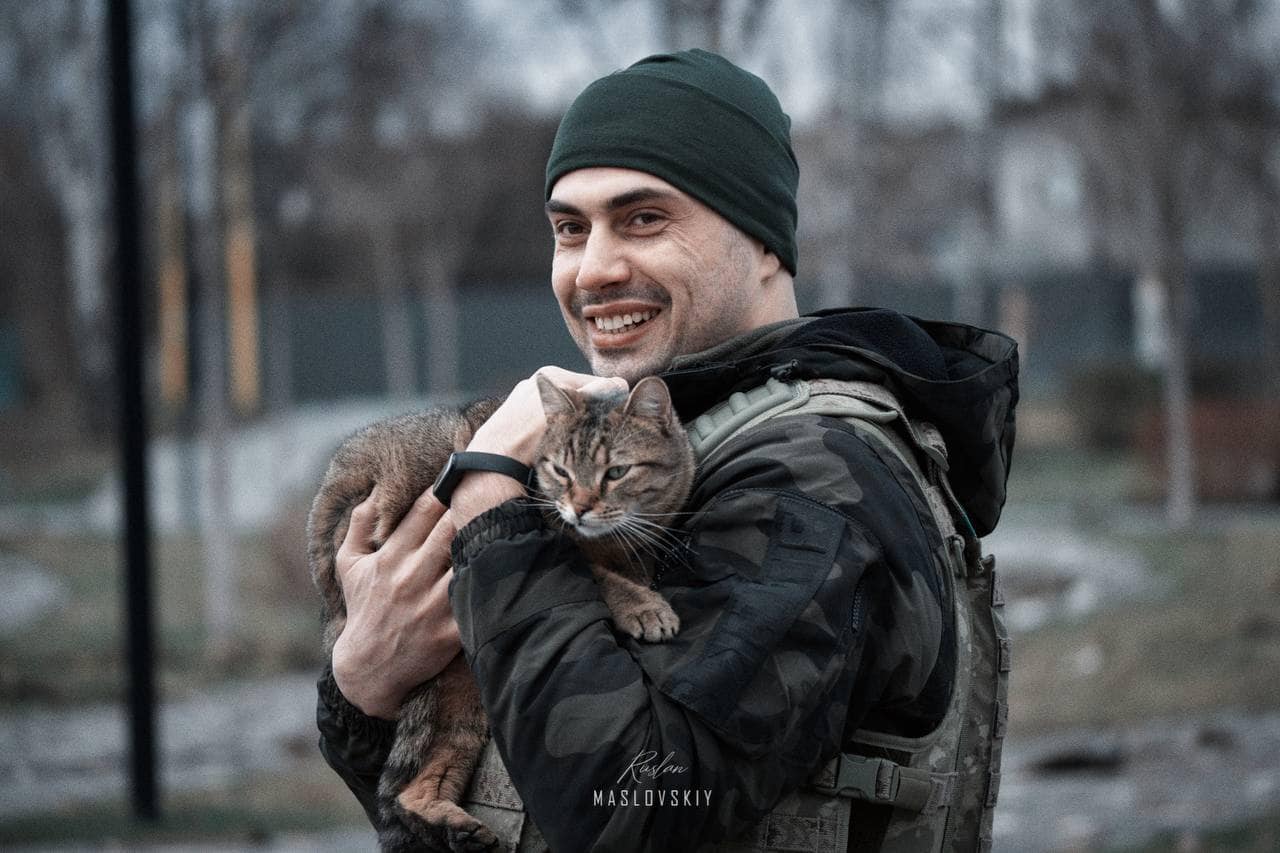 Фото – Фирсов поделился трогательной историей о возвращении кота из Бучи хозяевам. Фото