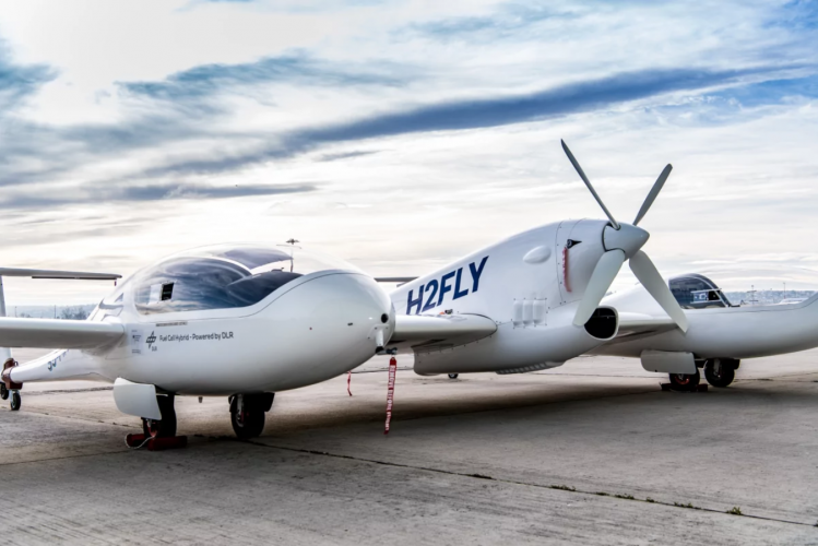 Пассажирский водородный самолет установил мировой рекорд высоты