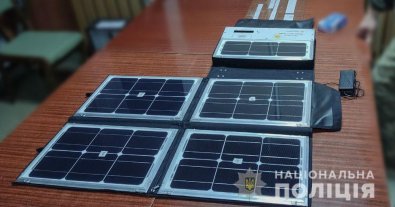 Фото – Волонтер із Києва передав військовим ЗСУ портативну сонячну панель