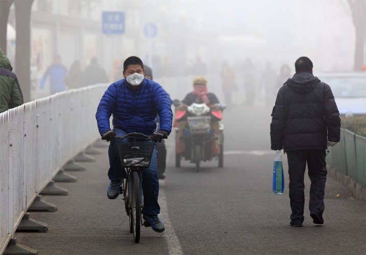 Китай призывают избавиться от смога, который угрожает здоровью людей