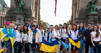 Photo – Ukrainianі in Belgium clean up park ti thank for their support. Photo