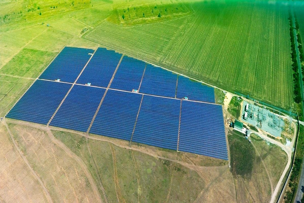 Фото – У ЗМІ спростували, що російські мародери вкрали найбільшу СЕС в Україні