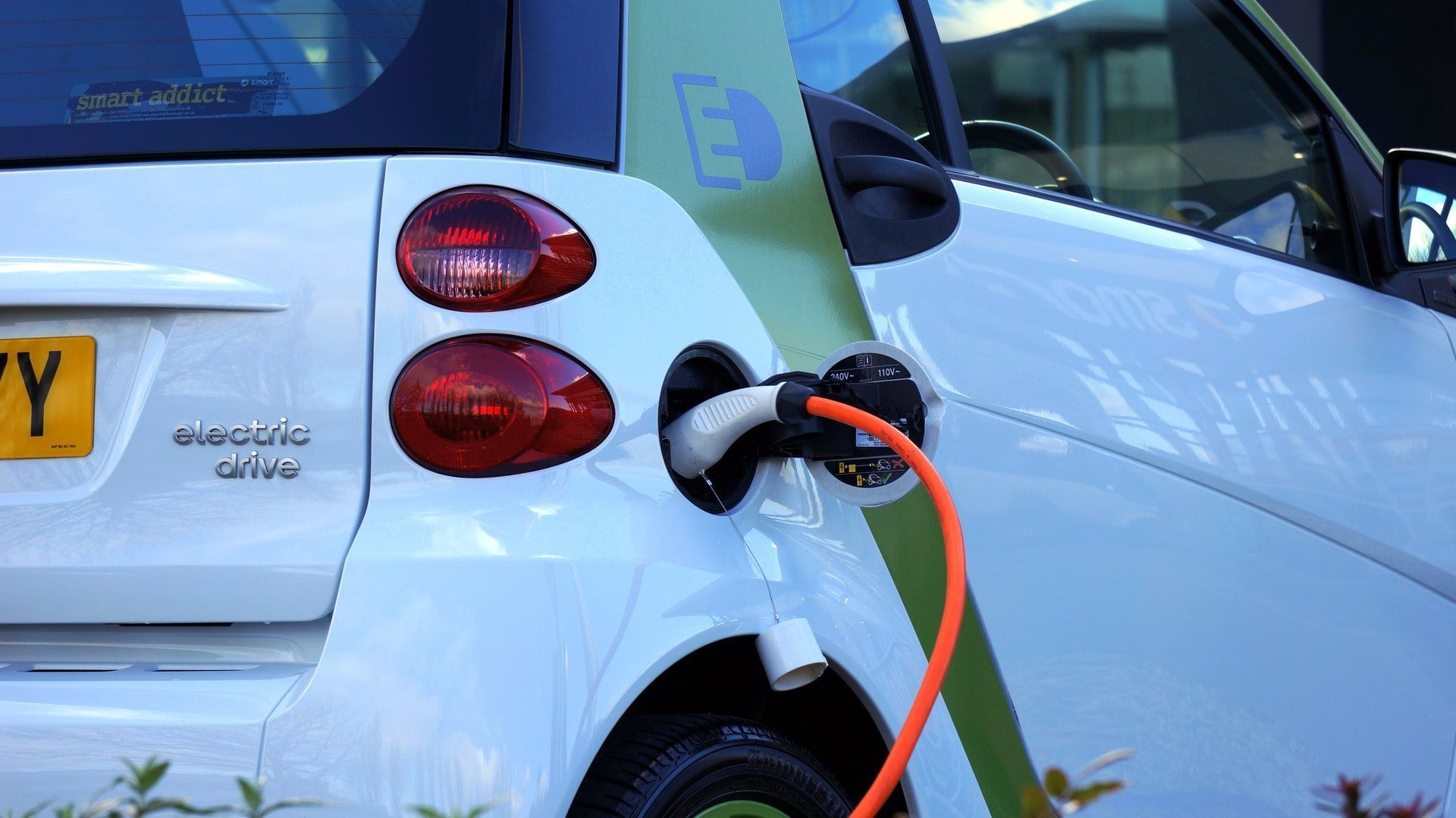 Photo – Ukrainians began to buy electric cars more often: the reason is named