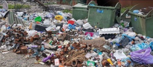 Occupied Mariupol is flooded with 9 tons of garbage. Photo