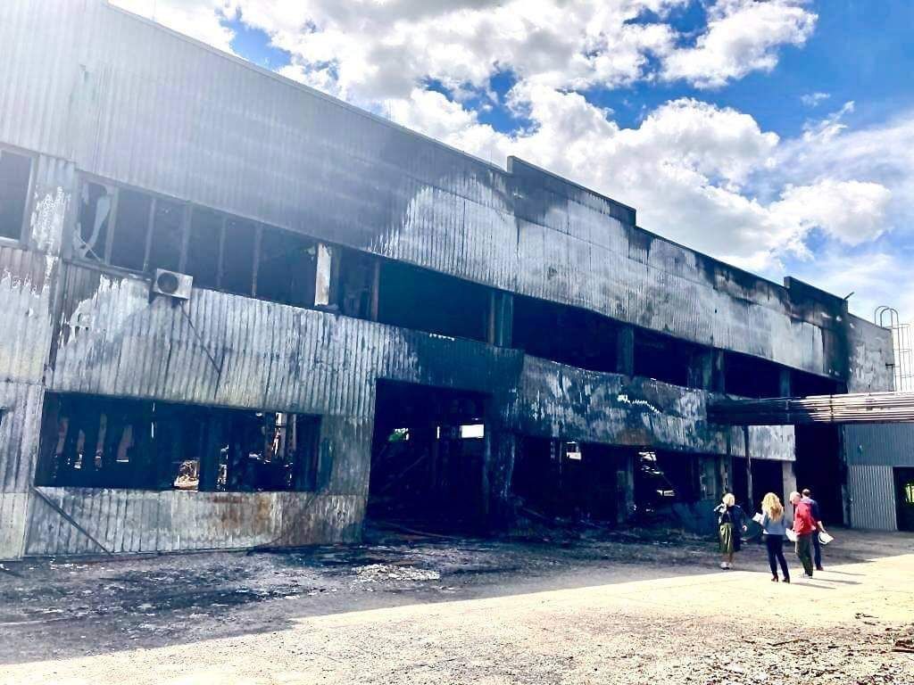 Знищення пластикового заводу в Чернігові завдало десятки мільйонів гривень збитків. Фото