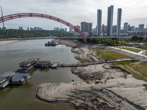У Китаї рівень води в річці Янцзи сягнув найнижчого показника за 150 років