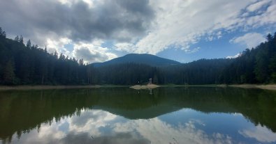 Фото – Озеро Синевир обміліло до найнижчого рівня в історії