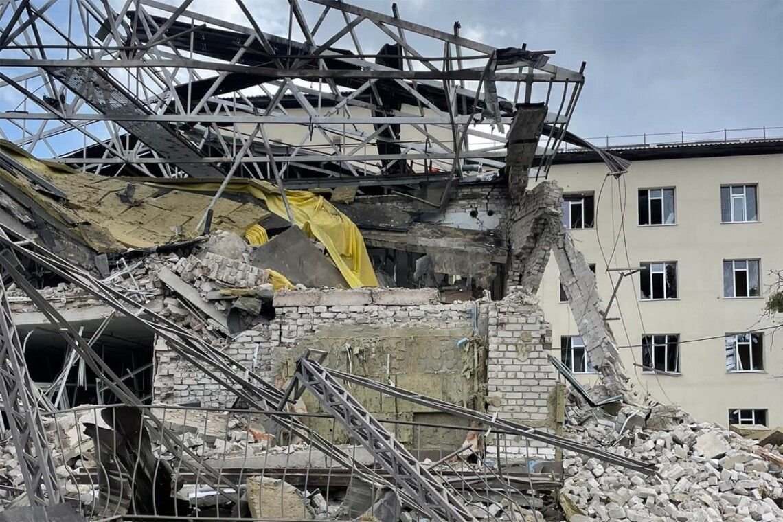 Фото – Названі колосальні збитки від знищення 4-х медичних закладів в Ізюмі