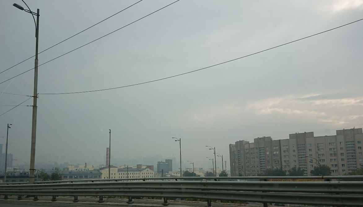 Photo – Kyiv covered with strong smog from fires in the region