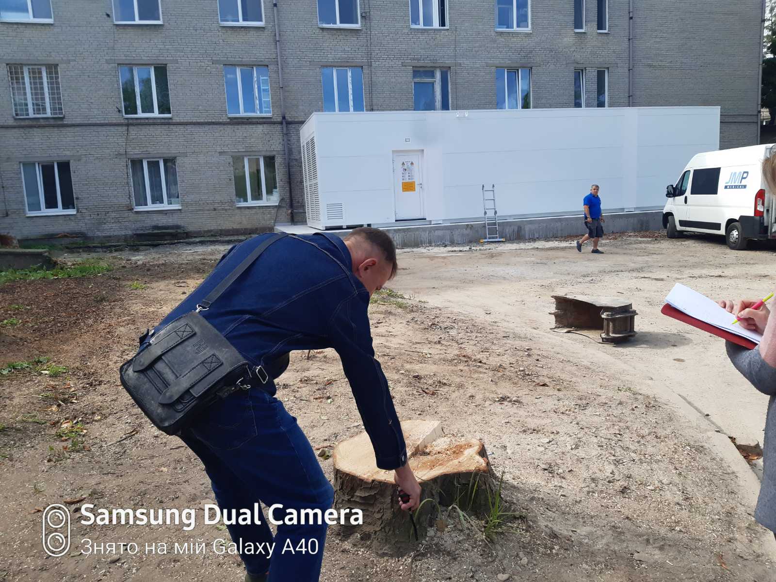 У львівській лікарні “вкрали” дерев на сотні тисяч гривень. Фото