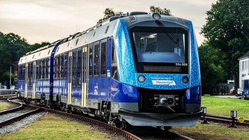 В Германии "вышли на дороги" первые в мире водородные поезда