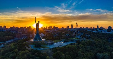 Фото – У повітрі Києва вміст отруйних газів зашкалював у 4 рази: названо райони