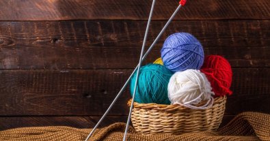 Photo – Volunteers will turn untied scarves and grandmother's yarn into warm things for the Armed Forces