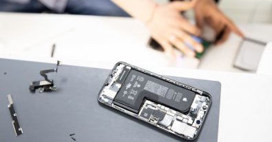 Photo – Apple and other companies have been accused of resisting repairing gadgets for profit