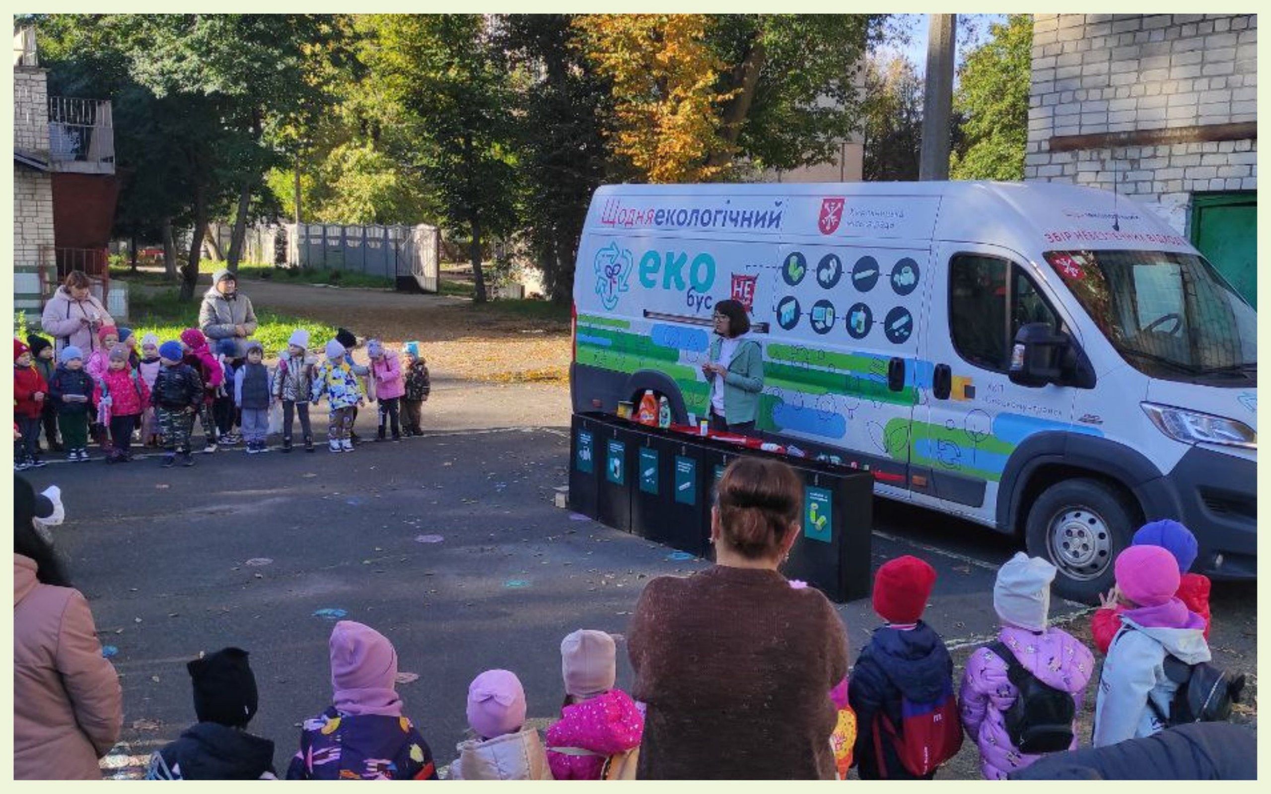 Фото – Де у Хмельницькому здати батарейки та зламану електроніку: графік та адреси