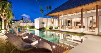 Photo – Private swimming pools of the elite cause water crises – study