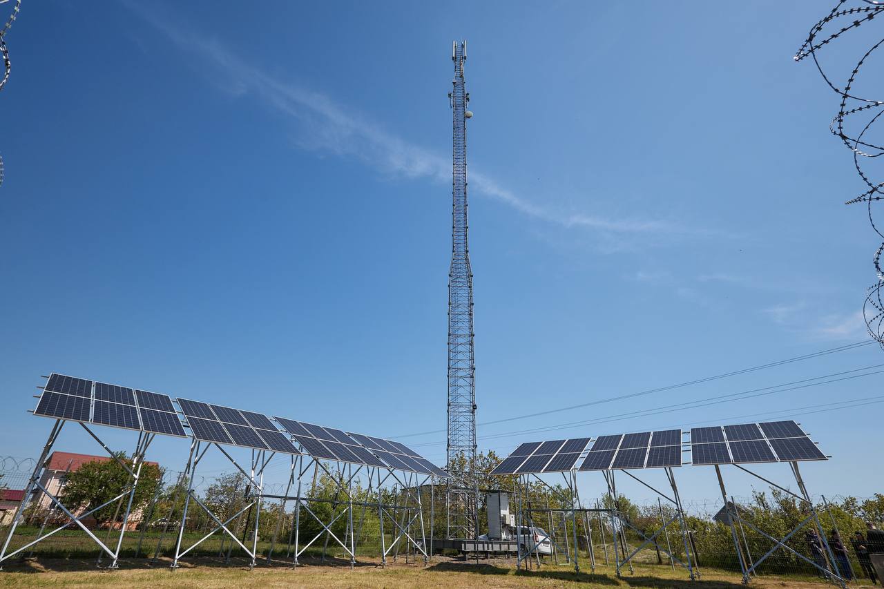 Photo – The first energy-independent mobile tower was installed in Odesa