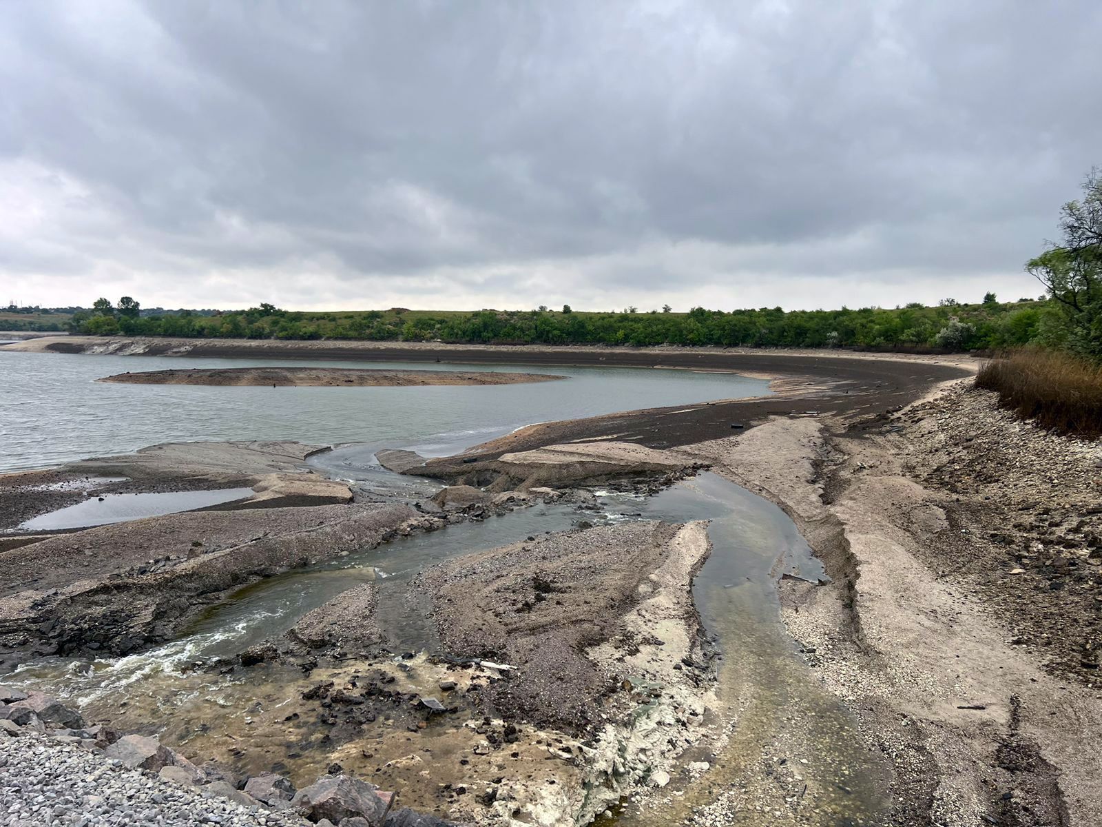 Фото – Через підрив Каховської ГЕС повністю обміліли дві водойми міжнародного значення