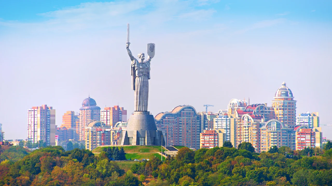 Фото – В Киеве в воздухе обнаружили многократные превышения содержания ядовитых газов: названы улицы