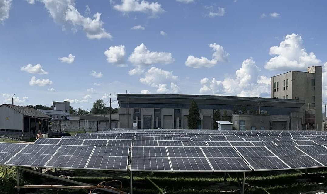 Photo – The SPP on the roof of the Kostopil glassworks reduced air emissions by dozens of tons