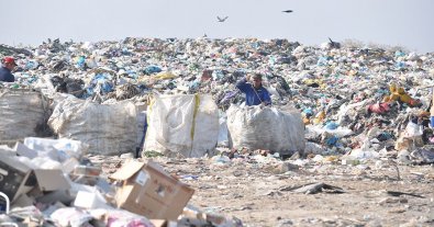 Photo – Excursions to landfills began to be offered to Ukrainians