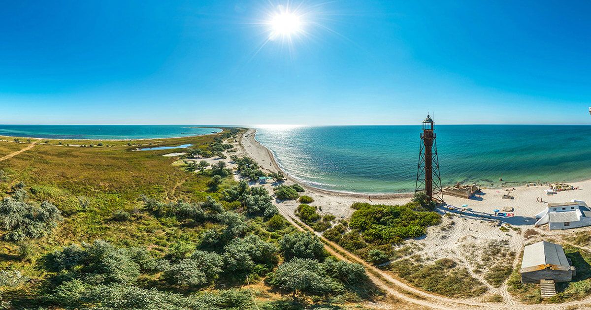 Фото – В Украине много дней горит заповедный остров, находящийся в руках окупантов