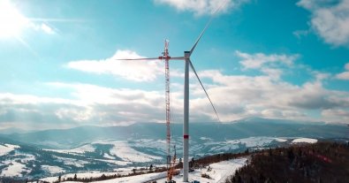 Photo – The first turbine of the wind farm was installed in Transcarpathia