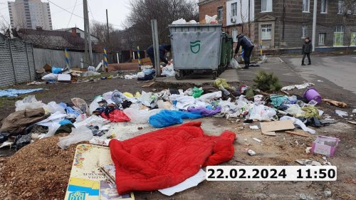 Residents of Dnipro complain about a spontaneous landfill near a popular supermarket
