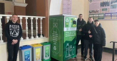 Фото – В Киеве в НУБИПе установили автомат для приема пластиковых бутылок. Фото